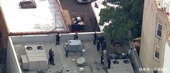 露出|麦当劳房顶现男子半个身体,胡乱塞进塑料袋,一双脚露出袋子