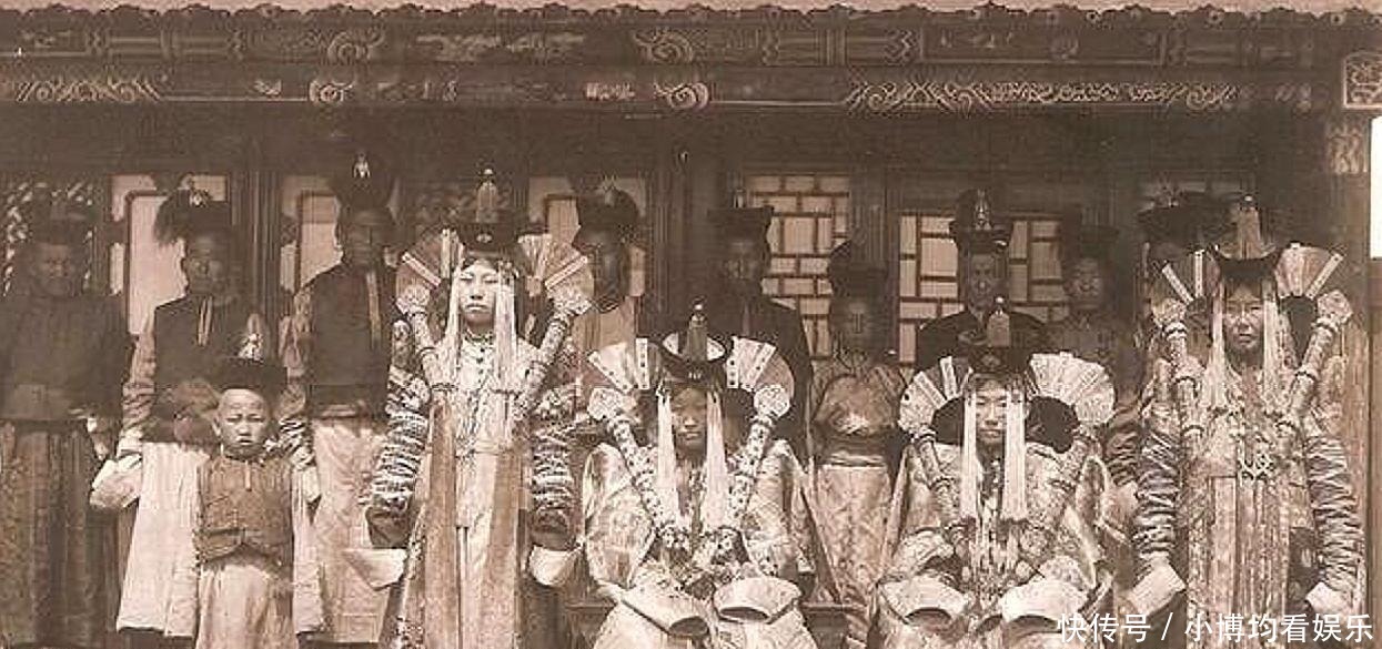 图中是清朝|罕见老照片:民间巨人2米多,离宫的太监又长出了胡子