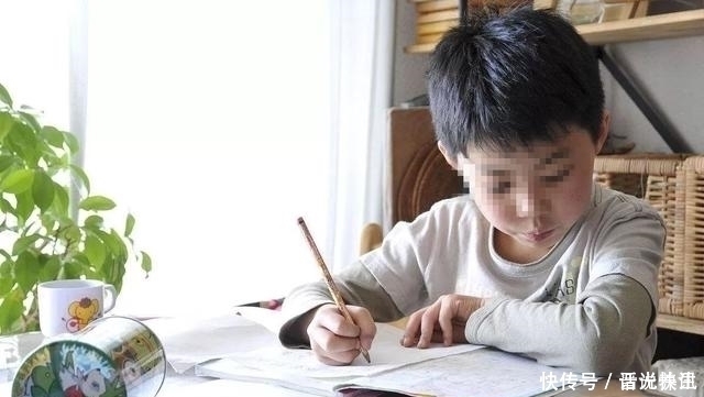 反笑|熊孩子上课捣蛋被罚抄姓名100遍，孩子不怒反笑也不看看我叫啥