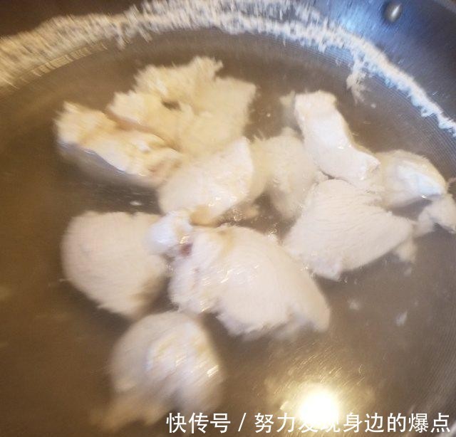 滋润|椰青猴头菇鸡汤，清甜滋润养胃