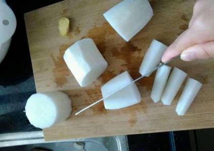 白无|手把手教你“炖羊肉”最简单的办法,牢记2样食材,鲜奶白无膻味