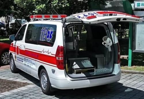 出租车|救护车遭恶意逼停，出租车司机嚣张大喊出事了我负责80岁老人因此身亡