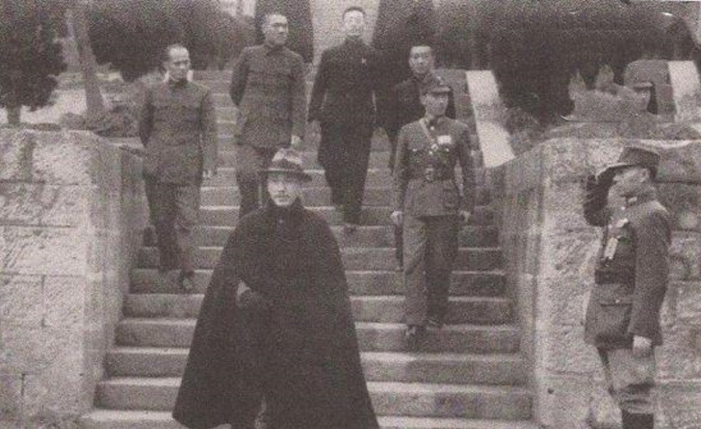 蒋介石|舅舅是军委一把手,他当处长时当众挥拳打厅长,厅长抱头鼠窜