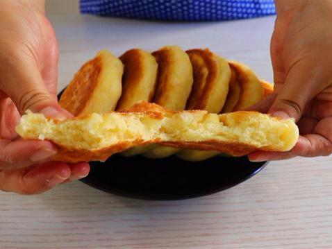 揉面|发面饼最好吃的做法,不揉面不擀面,松软可口,凉了也不硬