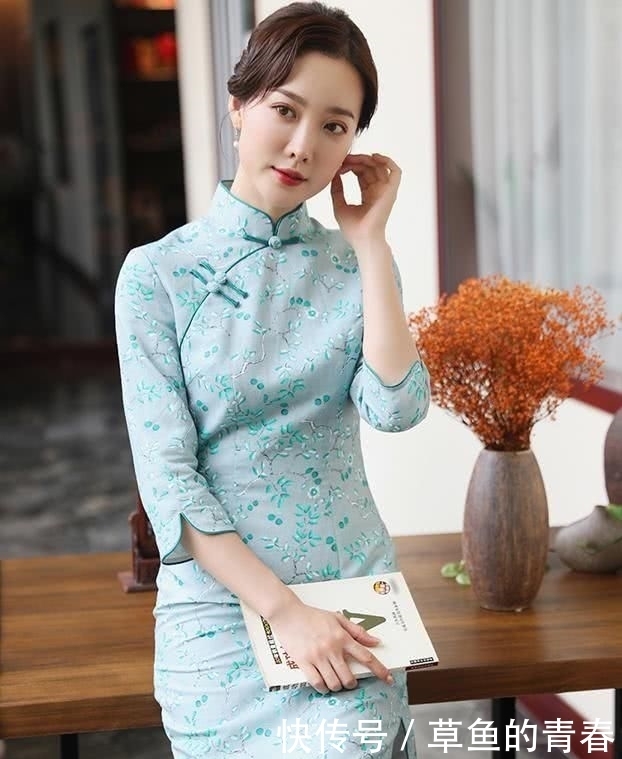 女人味|今年流行穿“旗袍”,初秋穿这件,低调彰显优雅知性的女人味