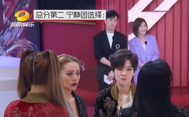  表情|蓝盈莹突然要加入宁静团,这让宁静措手不及,注意宁静脸上的表情