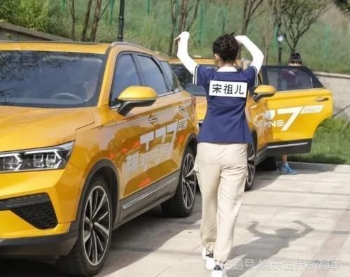 全场|《跑男》下期未播先火,迎来史上唯一一位不怕指压板的嘉宾,全场呆住