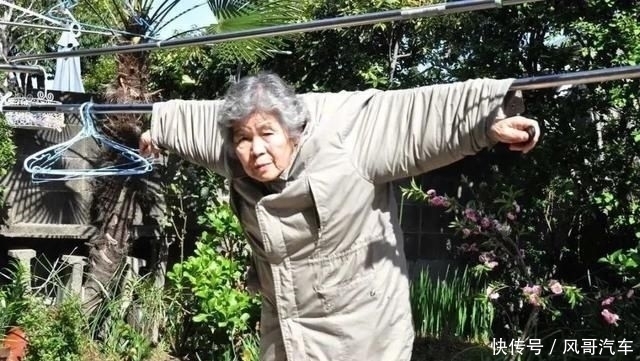 网红|这位奶奶大器晚成,72岁学摄影,89岁办影展,想退休可实力不允许