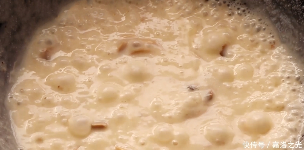 浓郁|奶油蘑菇汤,饭店几十元一份,教你自己做,奶香浓郁,家人特爱吃