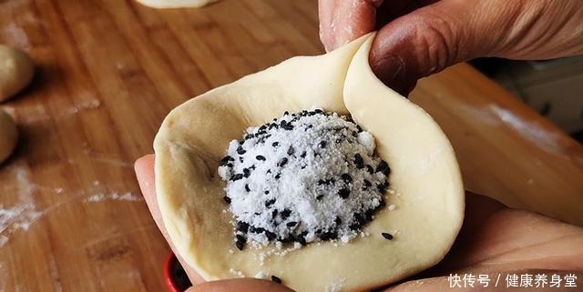 发面|在家烙发面糖饼,用这个方法,又香又起层,比早市卖的都好吃