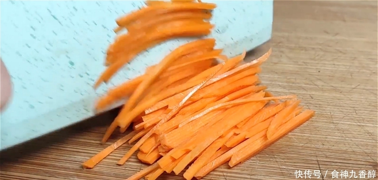 光盘|2个鸡蛋,5个土豆,创意早餐新吃法,上桌就光盘