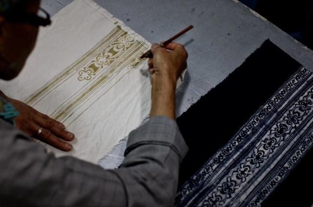 嗓门|贵州排莫村画娘：腰包鼓了，在家嗓门可大了