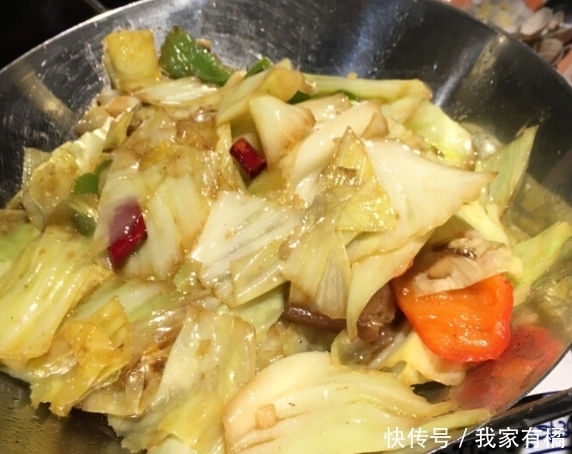 可口|做手撕包菜,直接下锅就错了!学会这一招,不发黑不油腻酸爽可口