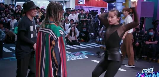  梦迪|梦迪感谢王一博给毛巾，听障舞者很励志，王一博却没有感情用事