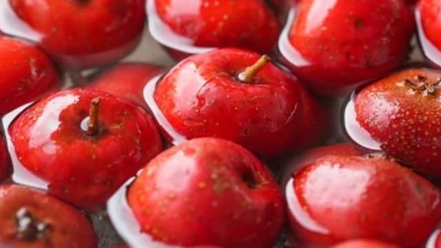 小厨房|娘娘,这是咱们小厨房刚做出来的桂花糕,你尝尝还合你的口味吗?