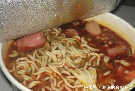  套路|方便面的面饼上，设有这个“小套路”，程序员：难怪总是吃不饱