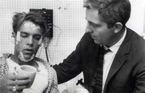 小时|人可以多久不睡觉17岁学生硬撑了264个小时,最后他成了这样