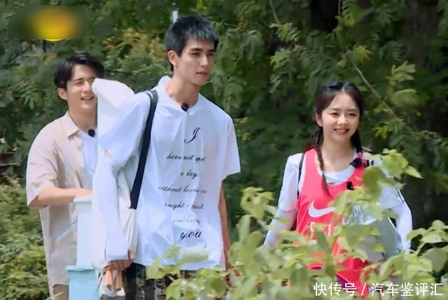 下意识|谭松韵称拉行李很累,宋威龙下意识的话引关注,果真“实力宠妹”