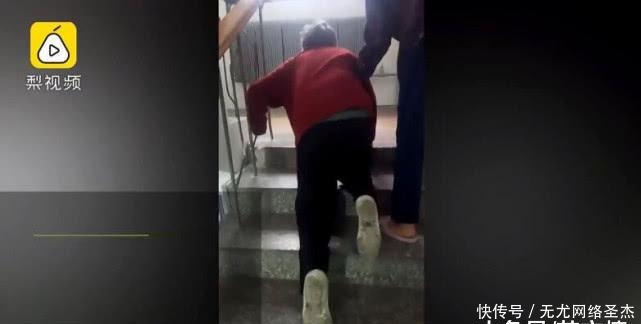  只为|85岁老人手脚并用爬楼梯，只为看一眼得了肝硬化的儿子