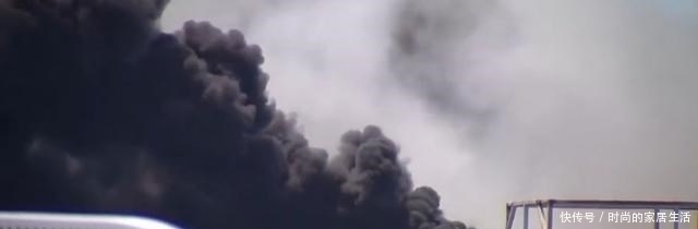  美国|三哥附体？美国两栖攻击舰突然爆炸着火！