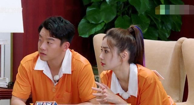 机关|《跑男》突然关灯,谁注意baby郑恺在干吗真以为摄像机关了