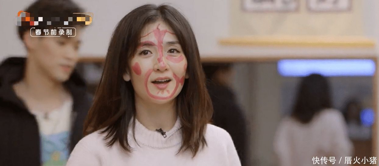  易烊千玺|千玺VS谢娜女团舞时，有谁注意到了范丞丞的反应瞬间被圈粉