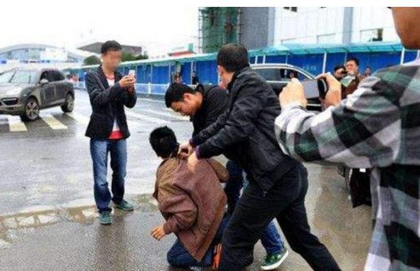 救回|人贩子抢孩子,还说妈妈是“神经病”,宝妈这一机智做法救回孩子