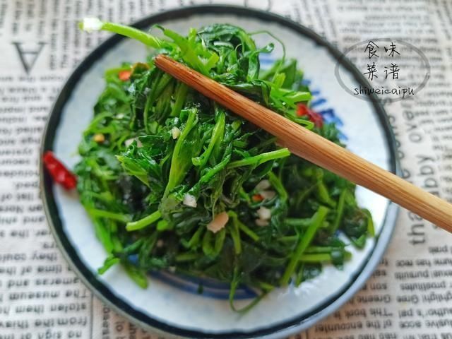  春天|春天碰到这野菜别犹豫，我一买就是20斤，营养价值高，常吃身体好