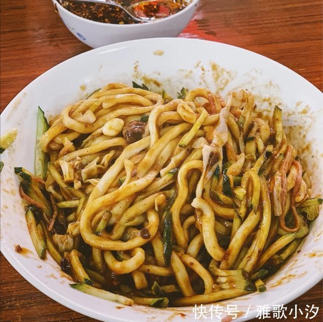 担担面|“中国十大面条”,面汤浓味鲜香,面条根根分明,你全吃过了吗?