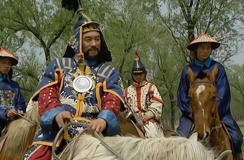 年羹尧|同样是汉族出身,岳钟琪的权力不比年羹尧小,为何雍正却放过了他