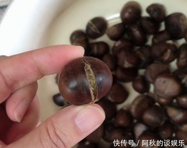 炒栗子|秋天三大宝之糖炒栗子,栗子按照这种方法烤,软糯不苦好剥皮!
