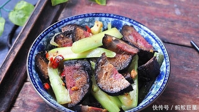  块钱|天热变热没胃口，吃它准没错！2块钱能炒1大锅，最牛米饭杀手