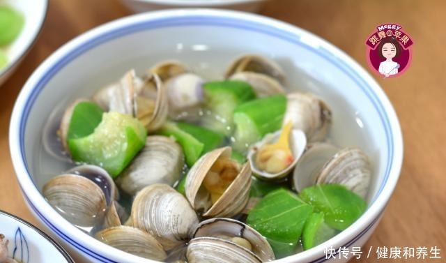 家宴|我家中秋午餐家宴8菜1汤,满满一桌很实惠,第4道经典传家菜