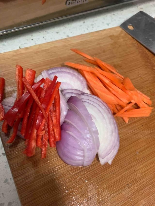 更劲道|在家做炒面,要是这样炒,面条更劲道,再也不粘锅