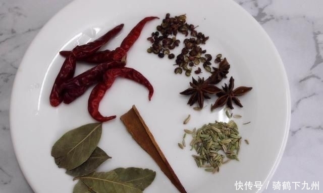 好吃|做了十年秘制鹌鹑蛋的阿姨,教我做鹌鹑蛋的方法,鹌鹑蛋入味好吃