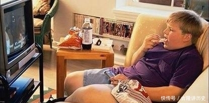 不小|疫情下零食销量大增,焦虑时人们更喜欢吃哪种零食?