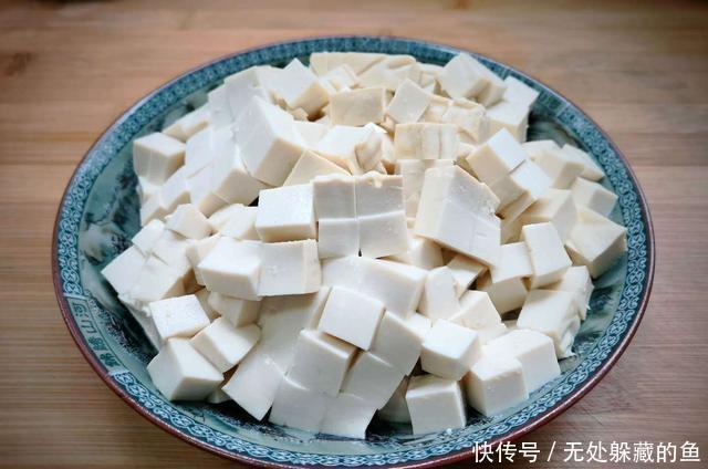 小葱拌豆腐|这是农村最接地气的一道菜,也是父亲一生最爱的下酒菜,如今少见