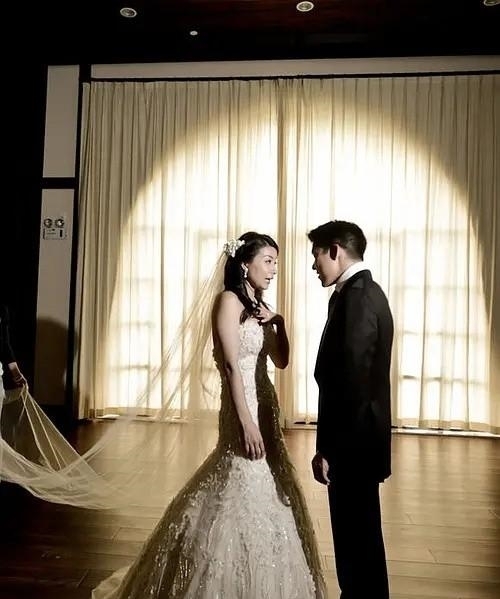 霍家|看了《三十而已》,觉得像霍启刚这样的男人简直是豪门奇葩了!