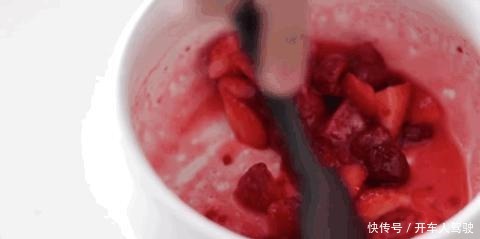 草莓|焙趣私房爆品日销300个的三重草莓芝士蛋糕,这个配方太赞了!