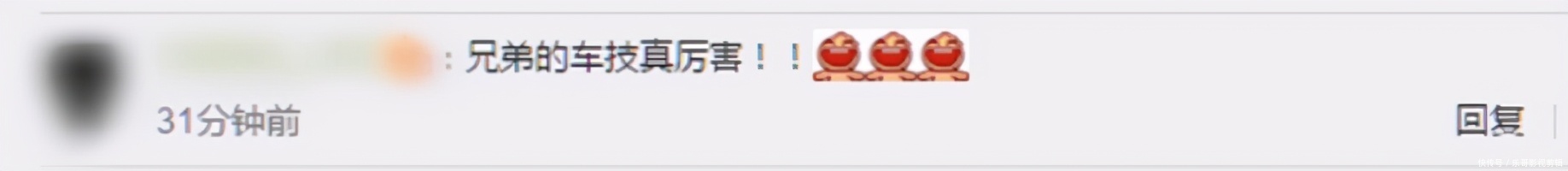 面包车|面包车被卡两车中间极限出库，网友纷纷评论：真厉害