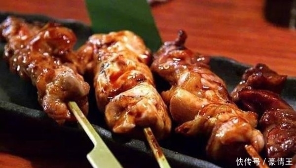 撸串|日本造出世界最长烤肉串,这够多少人同时撸串?