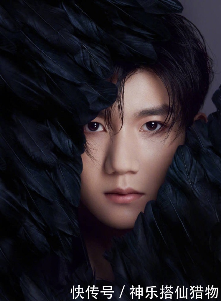  抄袭|TFBOYS七周年写真，黑色羽毛造型超帅气，于正又出来“碰瓷”