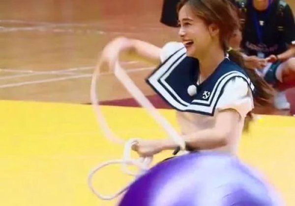  CP|baby甩大球防止别人抢酸奶，郑恺却故意在脚边不动，周五CP回来了