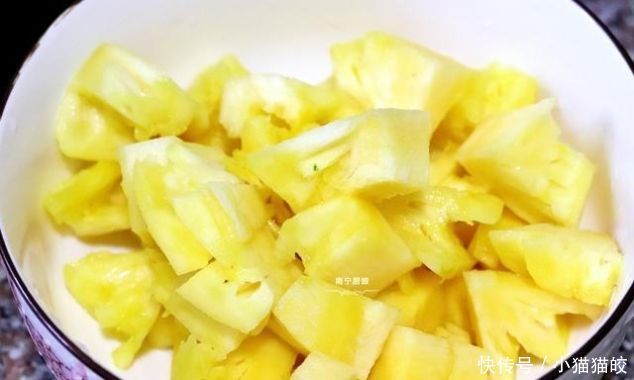 买完|买完菠萝回来这么吃,更加香甜可口,赶紧学起来