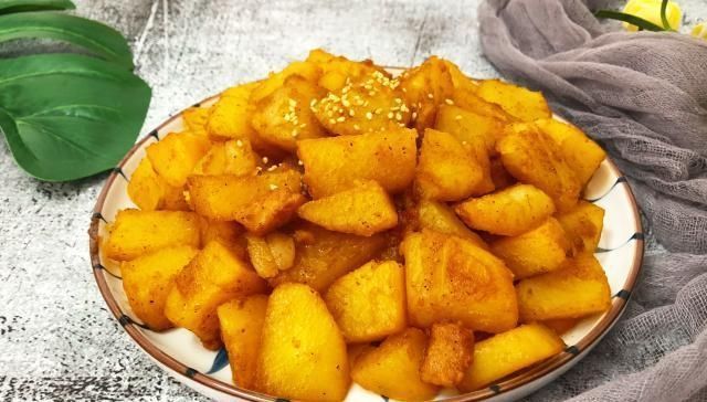 午餐|我和老爸的午餐,2个人2道菜有荤有素,老爸2碗米饭都没够吃