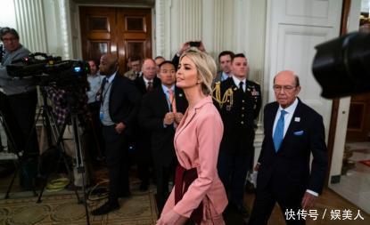 无奈|特朗普式父爱好无奈!握爱女双手不放要闹啥,伊万卡用笑掩饰尴尬