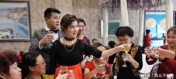 跟领导|和重要领导吃饭,学会5句敬酒话就够了,保证领导对你刮目相看!