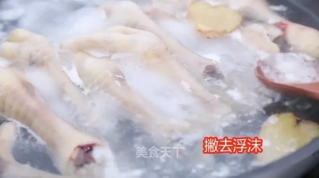  切成|这样做鸡爪真的太好吃了，越吃越上头！你们一定要试试看！