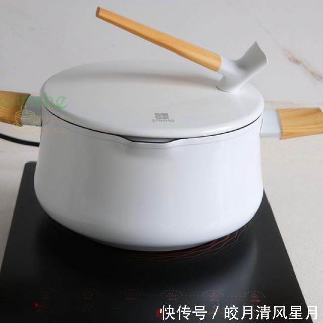 好吃|牛肉酱拌面,热乎乎的面条劲道滑爽,很好吃