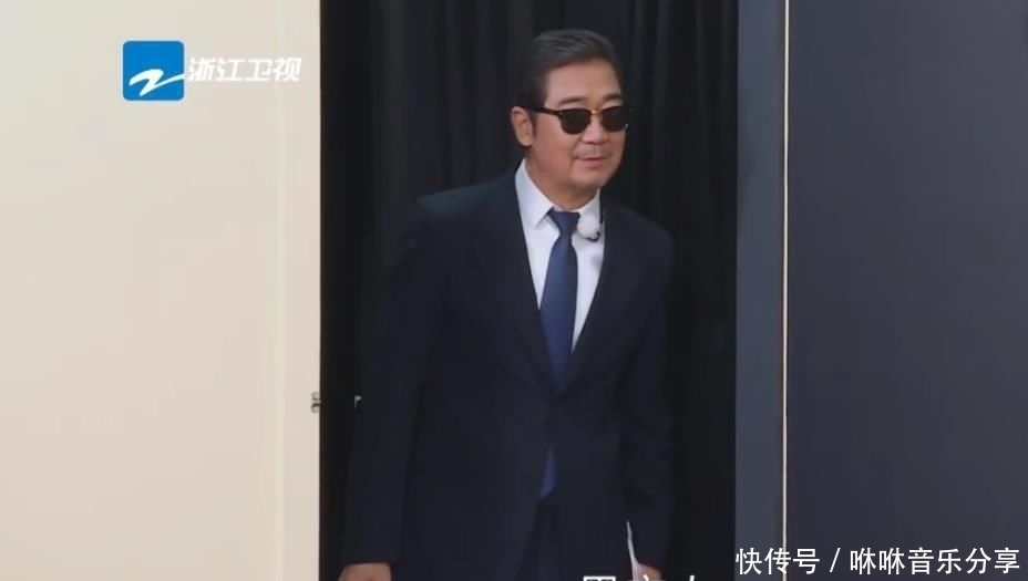 迎来|跑男迎来最重磅嘉宾,成员们集体起立欢迎,郑恺还大喊他爸爸!